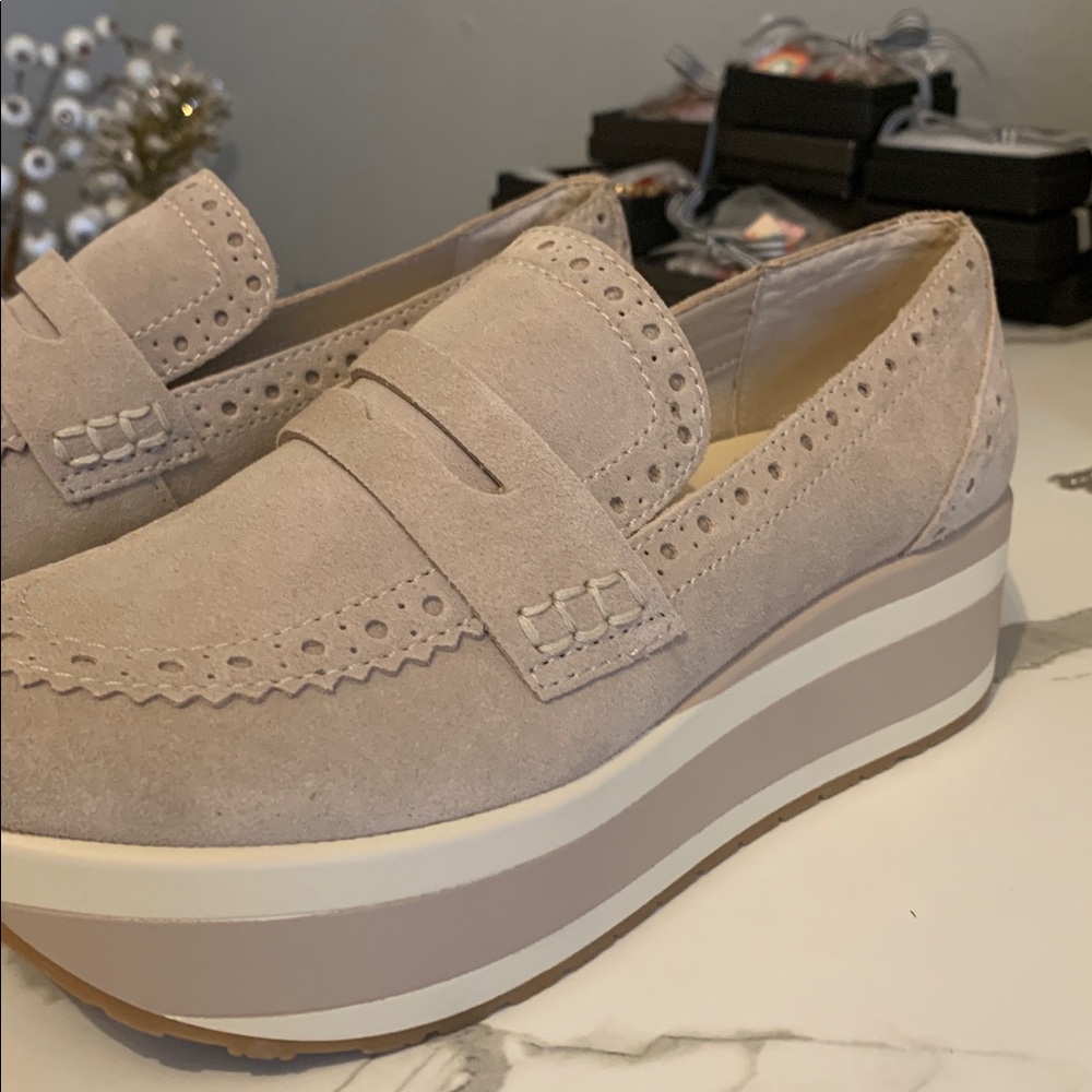 Dolce Vita women’s Tan Suede Loafers - Picture 2 of 6